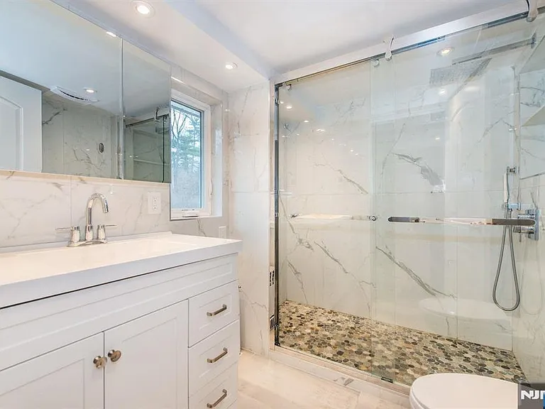 677 Warwick Tpke — Photo 9