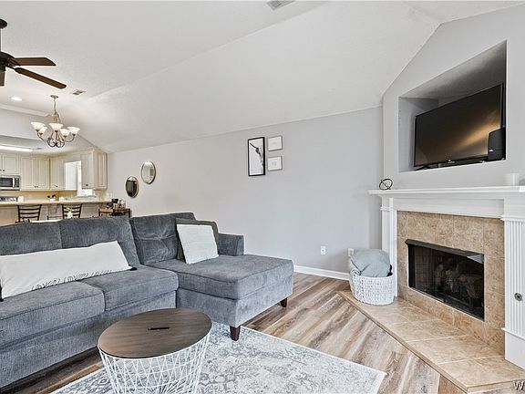 4th image of 9800 Lenox Ln