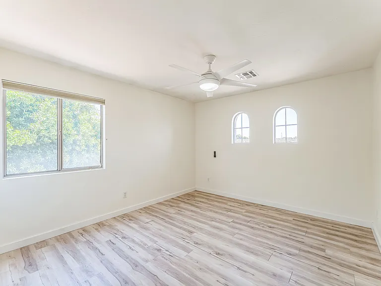 1111 W Washington Ave — Photo 5