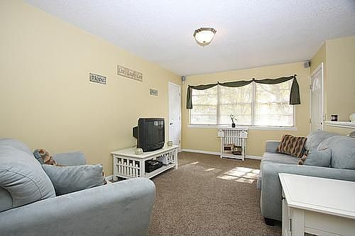 2nd image of 3053 Yanlee Ln
