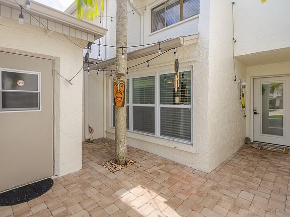 3rd image of 517 Summerset Ct