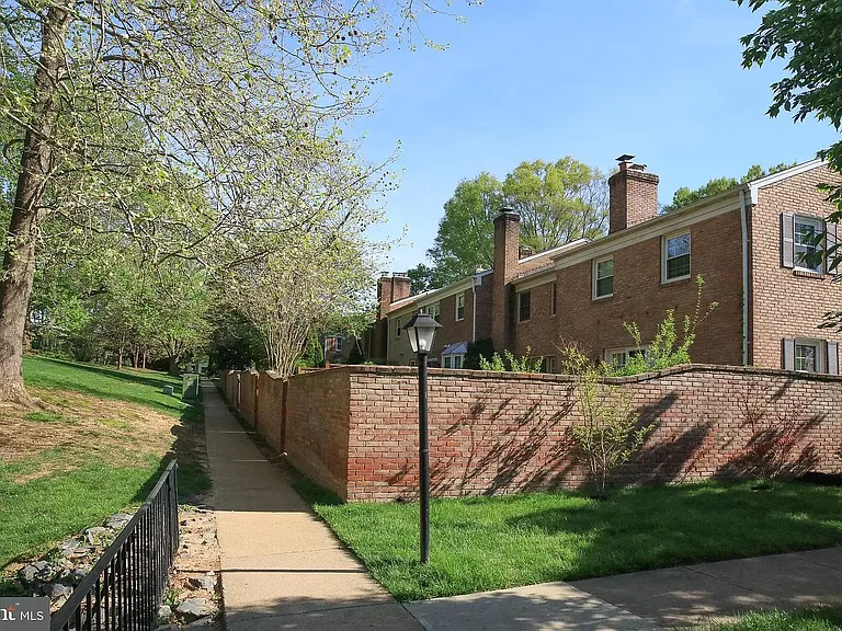 3124 Barnard Ct — Photo 24