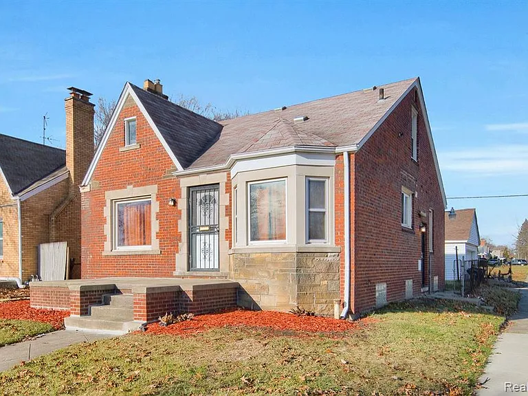 8550 W Outer Dr — Photo 2