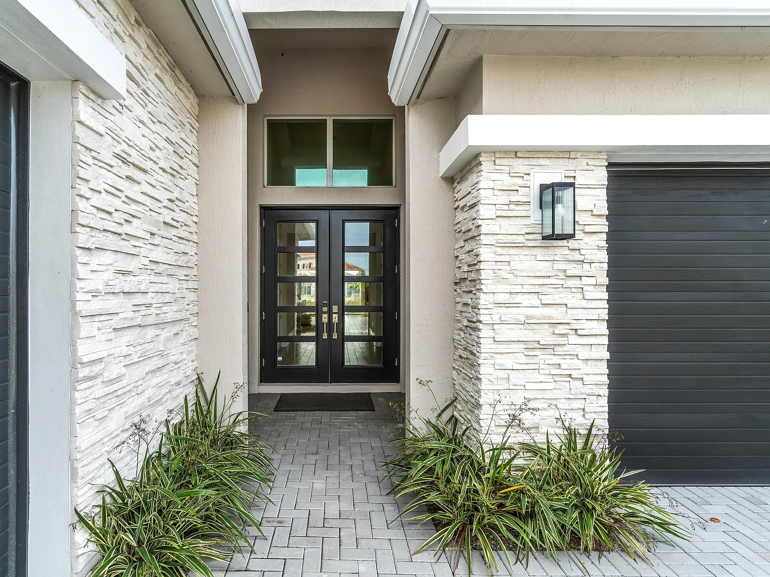 3 bed, 2.5 bath, 2879 sqft, $6,800 — Photo 4