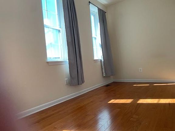 2nd image of 1806 Thames St Unit 15