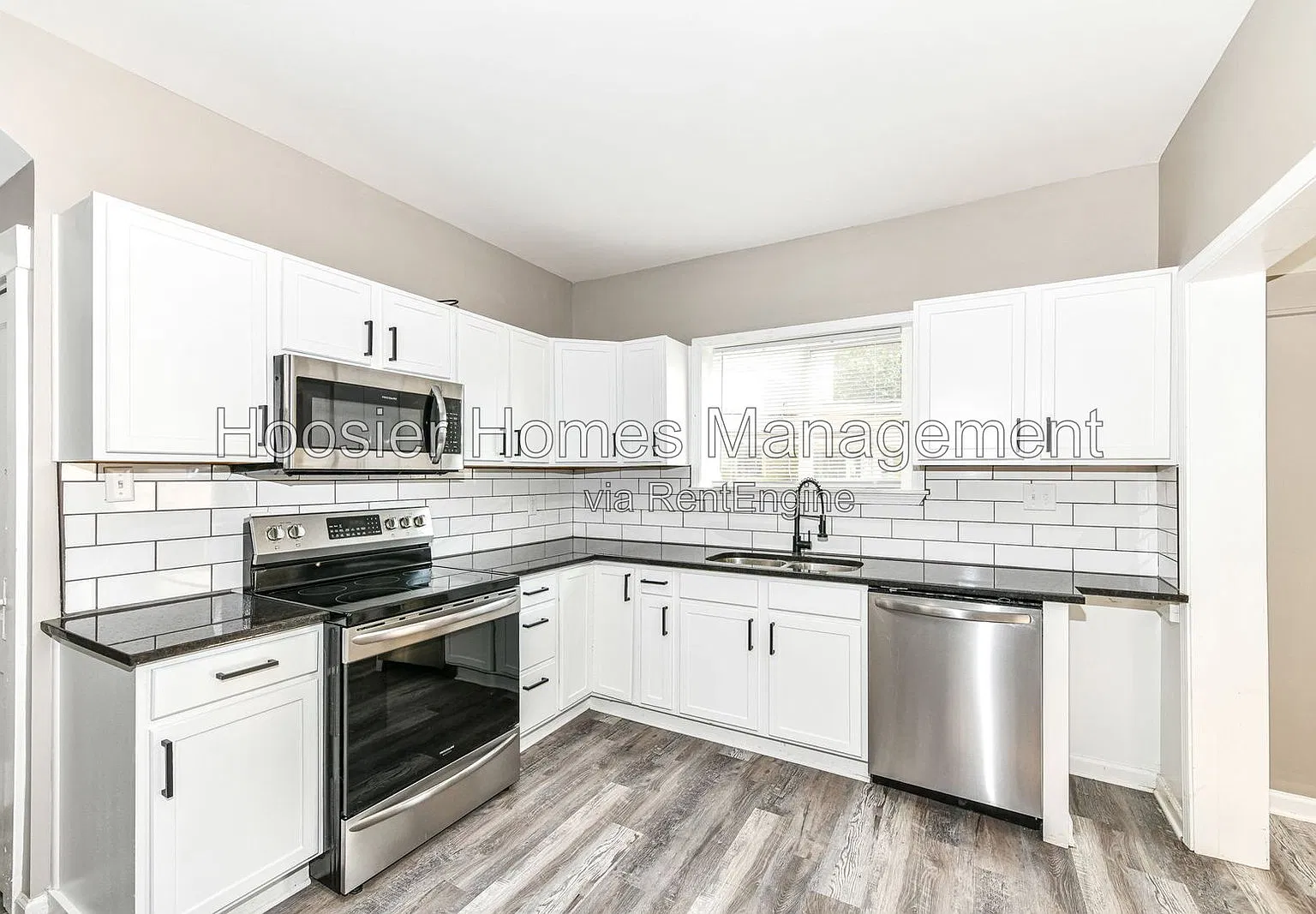 3 bed, 1.5 bath, 1262 sqft, $1,375 — Photo 2
