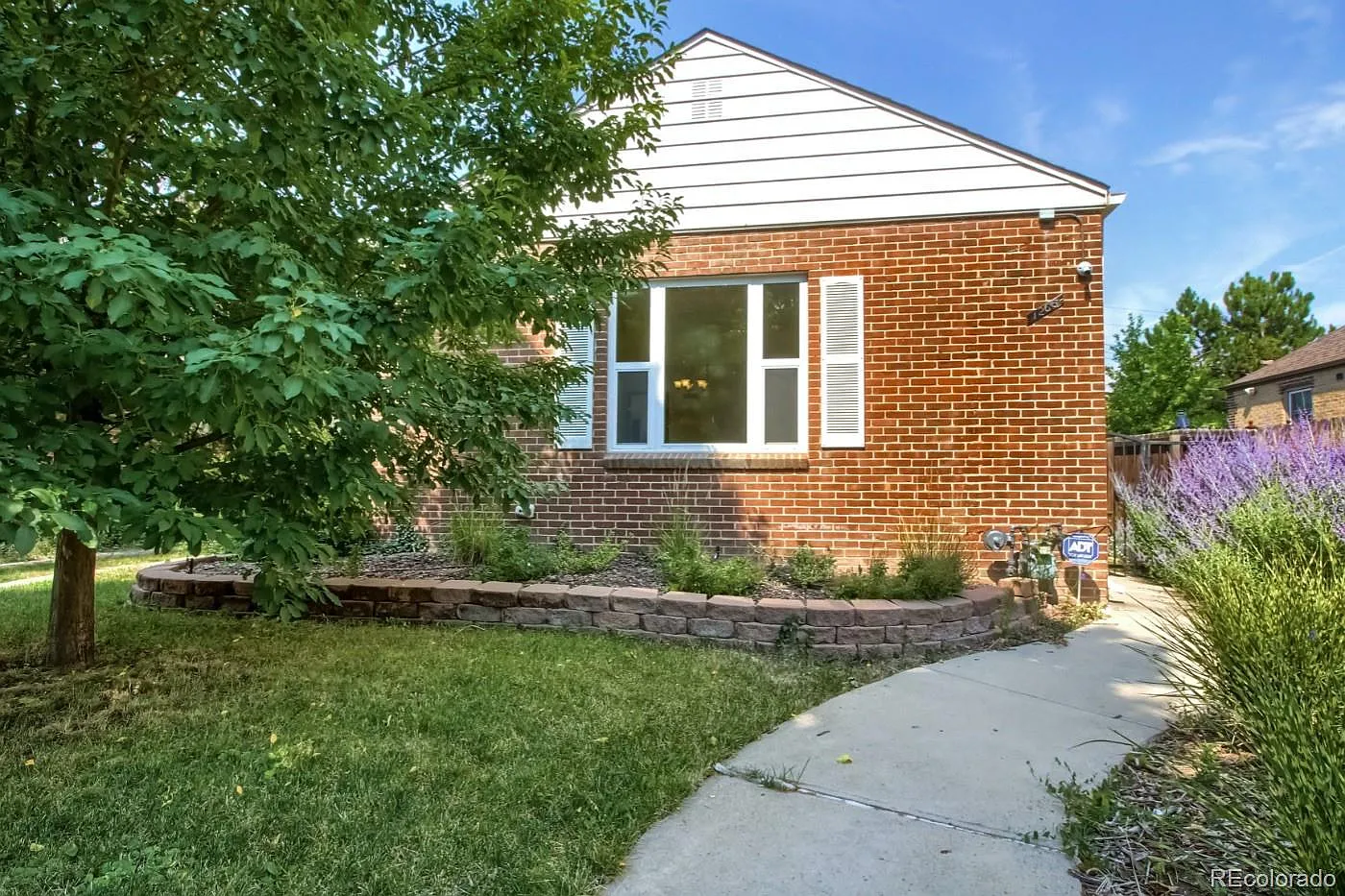4 bed, 2.0 bath, 2356 sqft, $3,000 — Photo 1