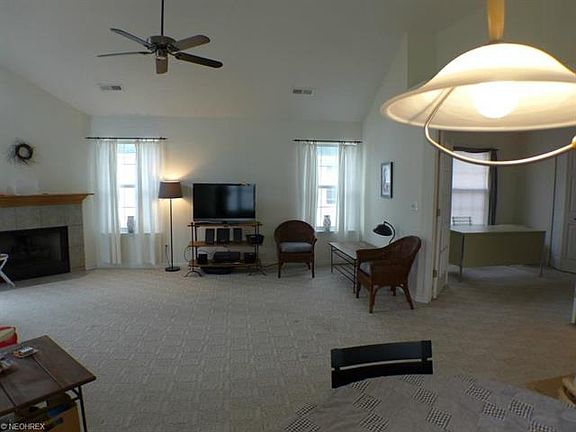 2nd image of 142 Vista Ct #5A