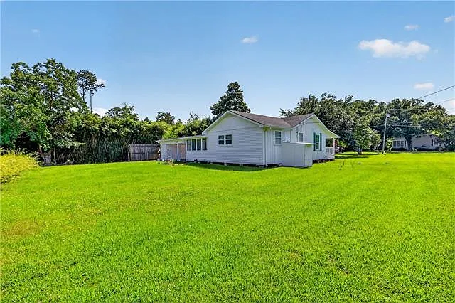 225 Magnolia St — Photo 3