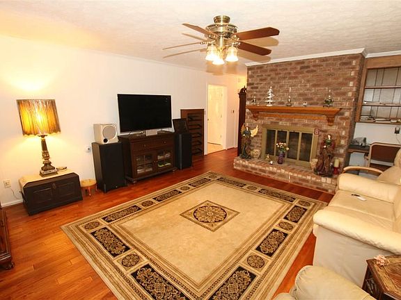 5th image of 7615 Glenwood Dr