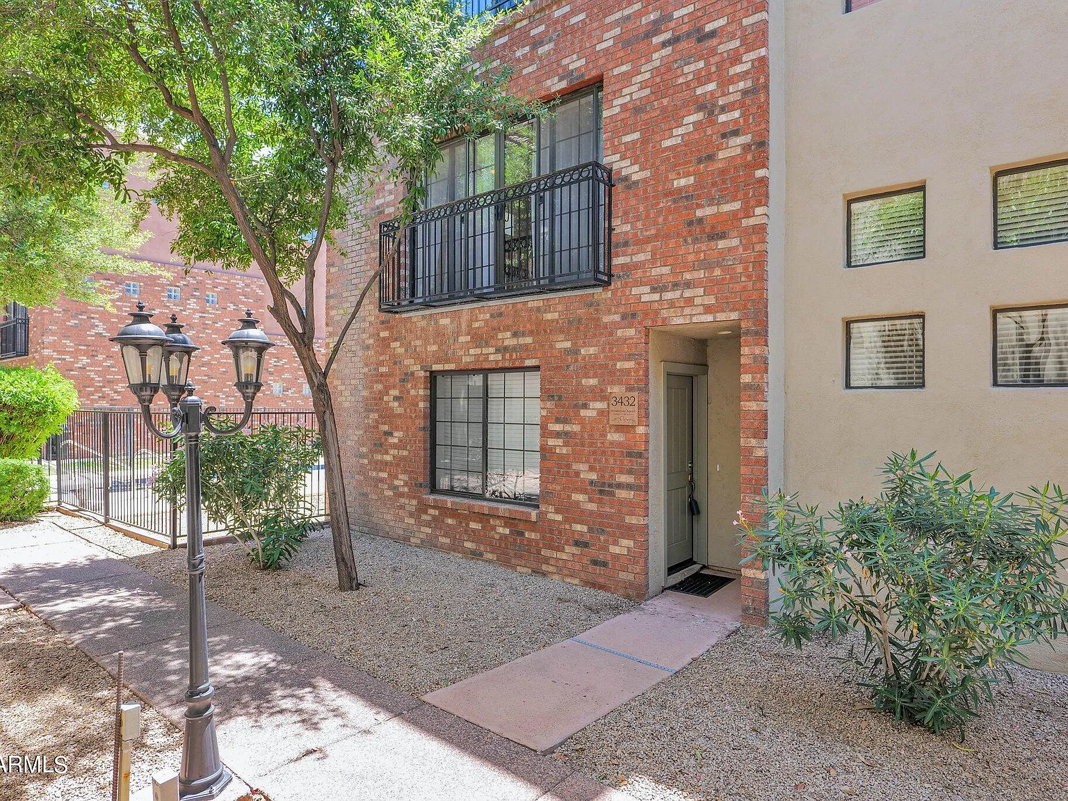 3 bed, 3.0 bath, 1801 sqft, $3,300 — Photo 2