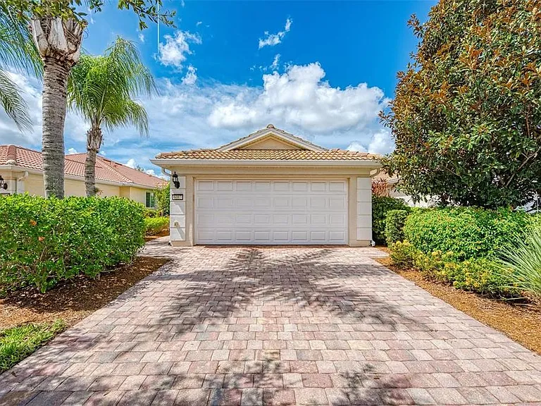 6083 Benevento Dr — Photo 3