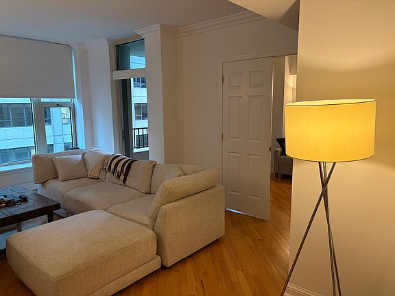 3rd image of 25 E Superior St APT 606