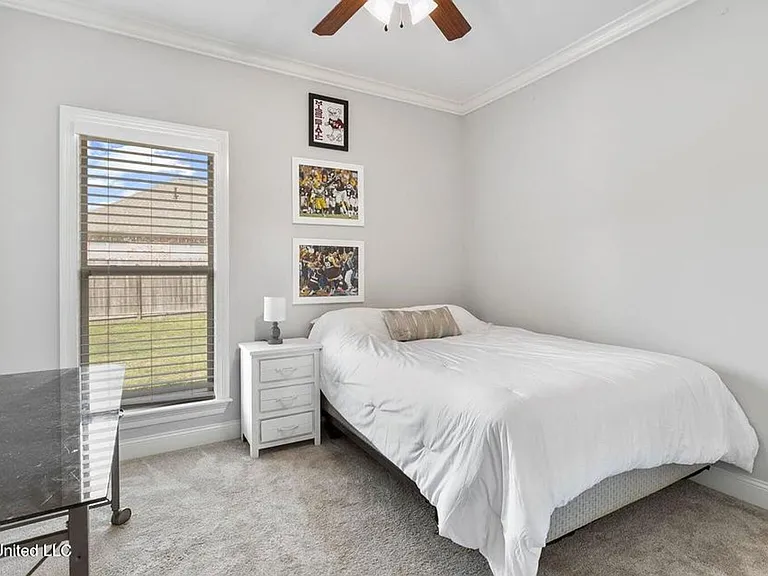 313 E Buttonwood Ln — Photo 24