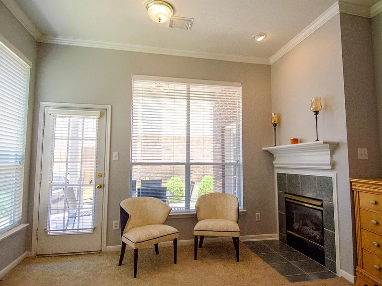 1211 Campton Ct — Photo 21