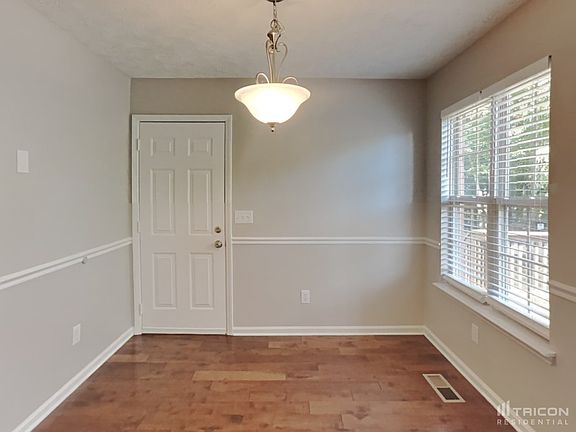 3rd image of 316 Alexis Dr