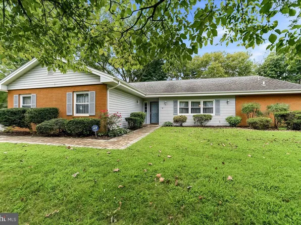 1 W Fairways Cir, Smyrna, DE 19977
