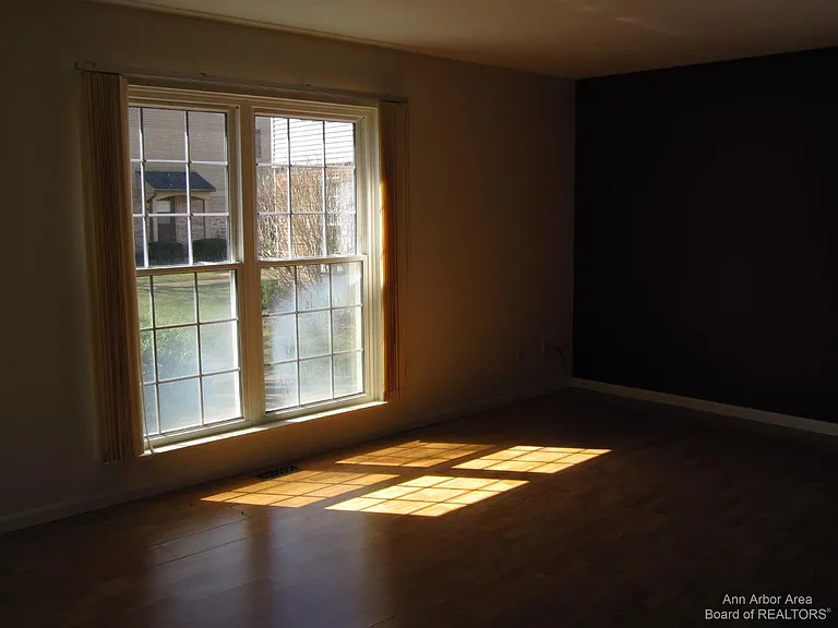 3238 Alpine Dr — Photo 2