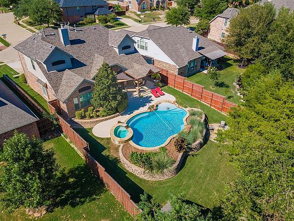 4th image of 2075 Lake Forest Dr