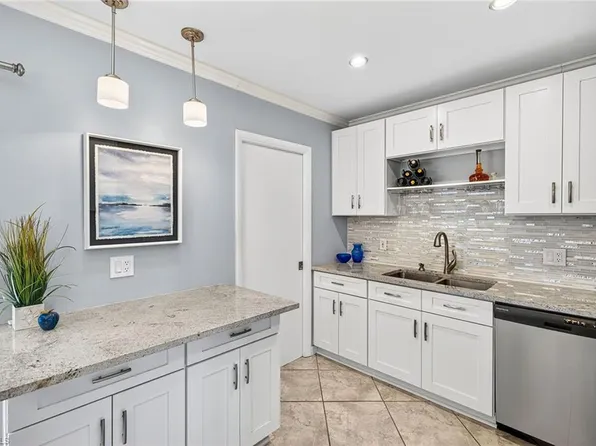 788 Park Shore DR #H31, NAPLES, FL 34103