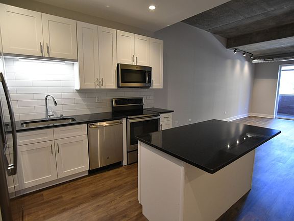 5th image of 3817-45 N Broadway St #3833-209