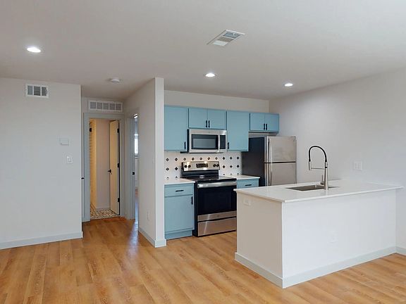 4th image of 612 N Lancaster Ave #18530393