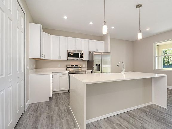 5th image of 900 LAVA STREET SE