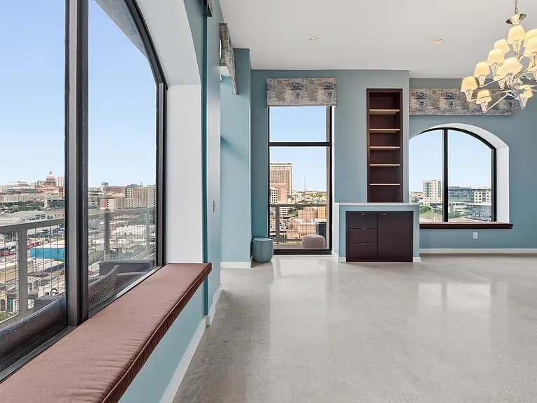 507 Sabine St #901 — Photo 2