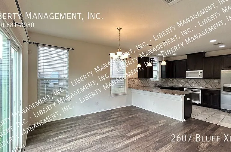 2607 Bluff Xing — Photo 16