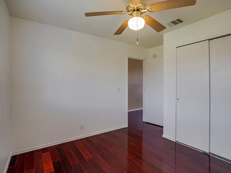 918 Estate Dr — Photo 13