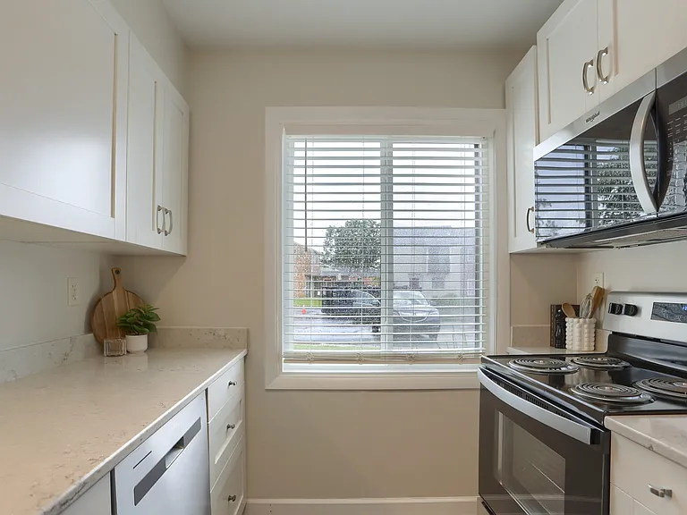 Briarcrest Gardens Apartments & Townhomes — Photo 52
