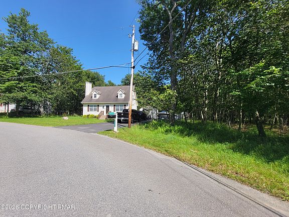 2nd image of 424 Bumble Bee Way