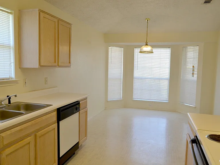 2308 Tracey Ann Ln — Photo 3