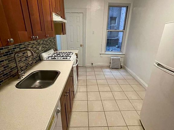 5th image of 50 Horatio St #4B