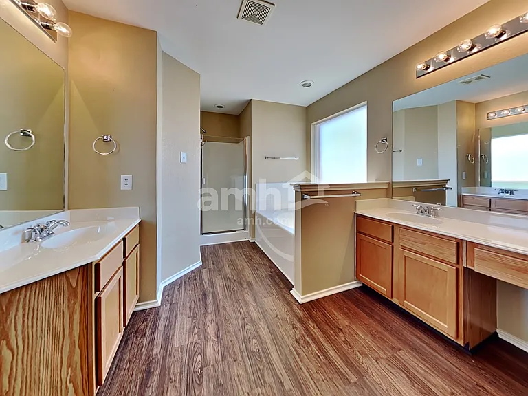 729 Redwing Dr — Photo 14
