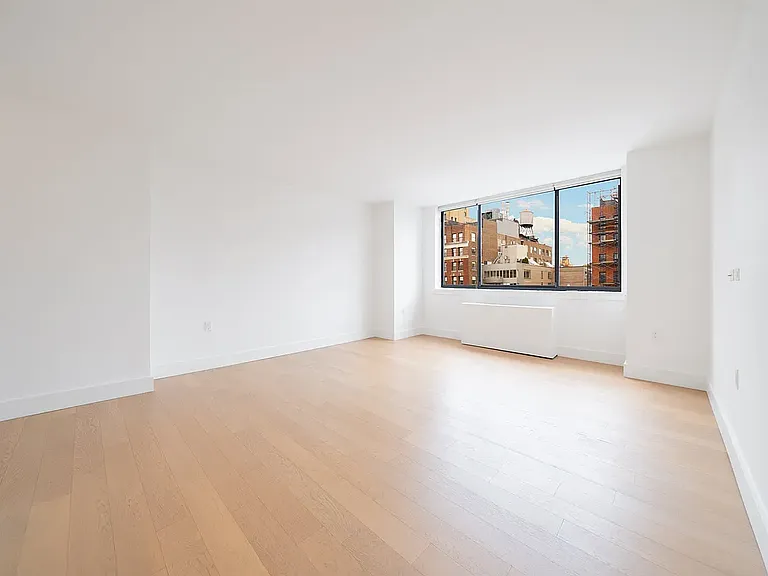 250 W 19th St #8E — Photo 3