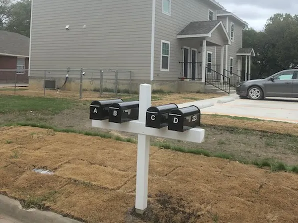 223C S Buffalo Ave, Cleburne, TX 76033