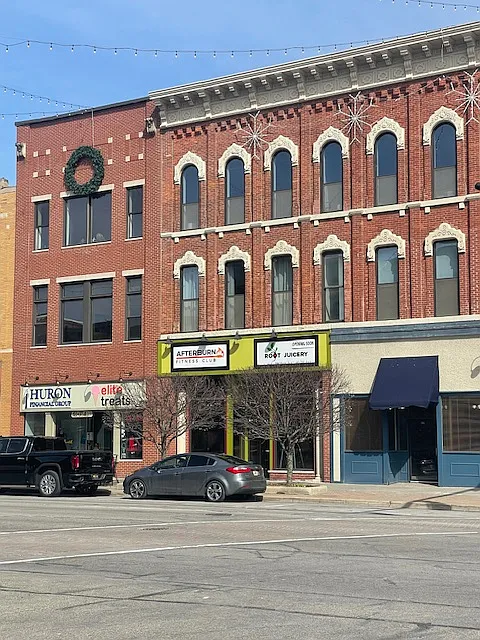 206 Huron Ave #101