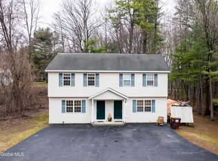 33 Cambridge Drive, Halfmoon, NY 12065