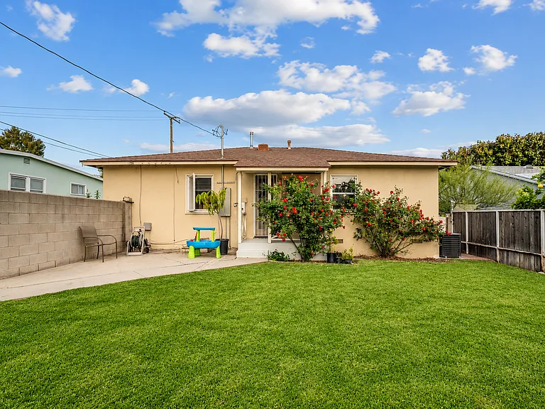 8347 California Ave — Photo 23