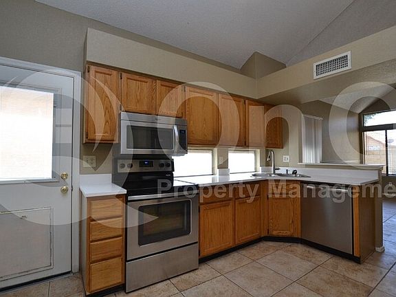 3rd image of 4671 W Shannon St