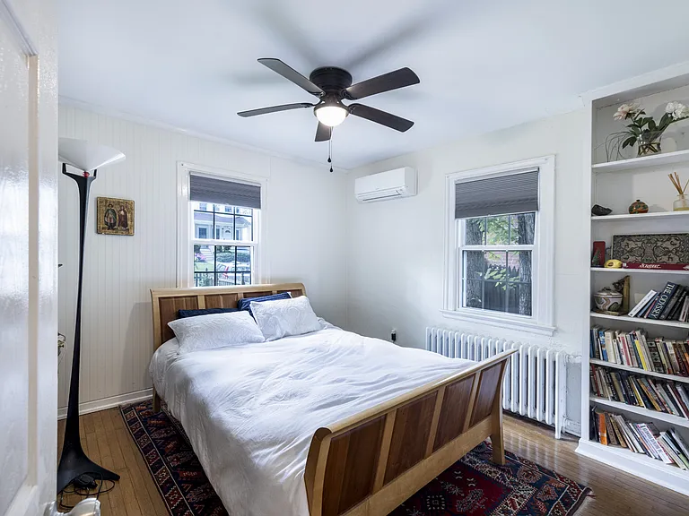 4850 Crescent St — Photo 10