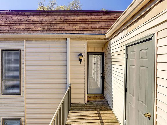 3rd image of 1860-1 Poplar Woods Cir W #2