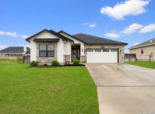 725 N Dickson St, Poth, TX 78147