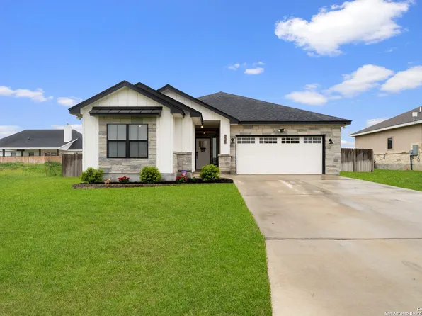 725 DICKSON ST, Poth, TX 78147