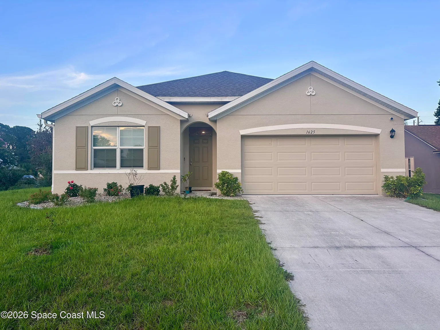 4 bed, 2.0 bath, 1830 sqft, $2,500 — Photo 1