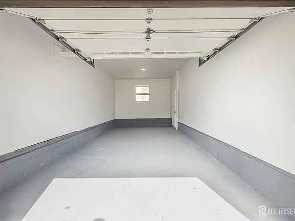 4th image of 12 N Pennington Rd