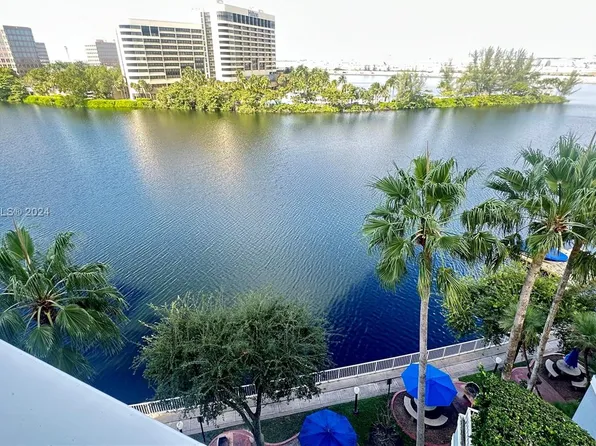 5085 NW 7th St APT 702, Miami, FL 33126