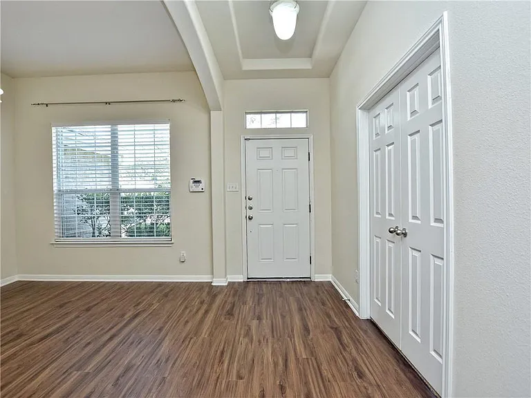 104 S Gadwall Ln — Photo 2