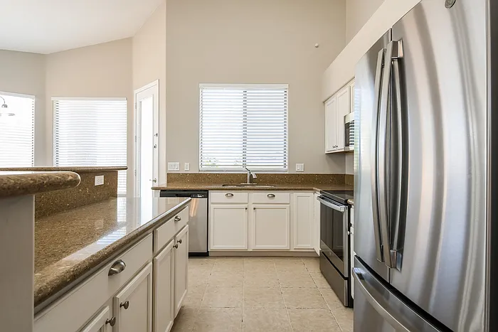 6614 W Rowel Rd — Photo 10